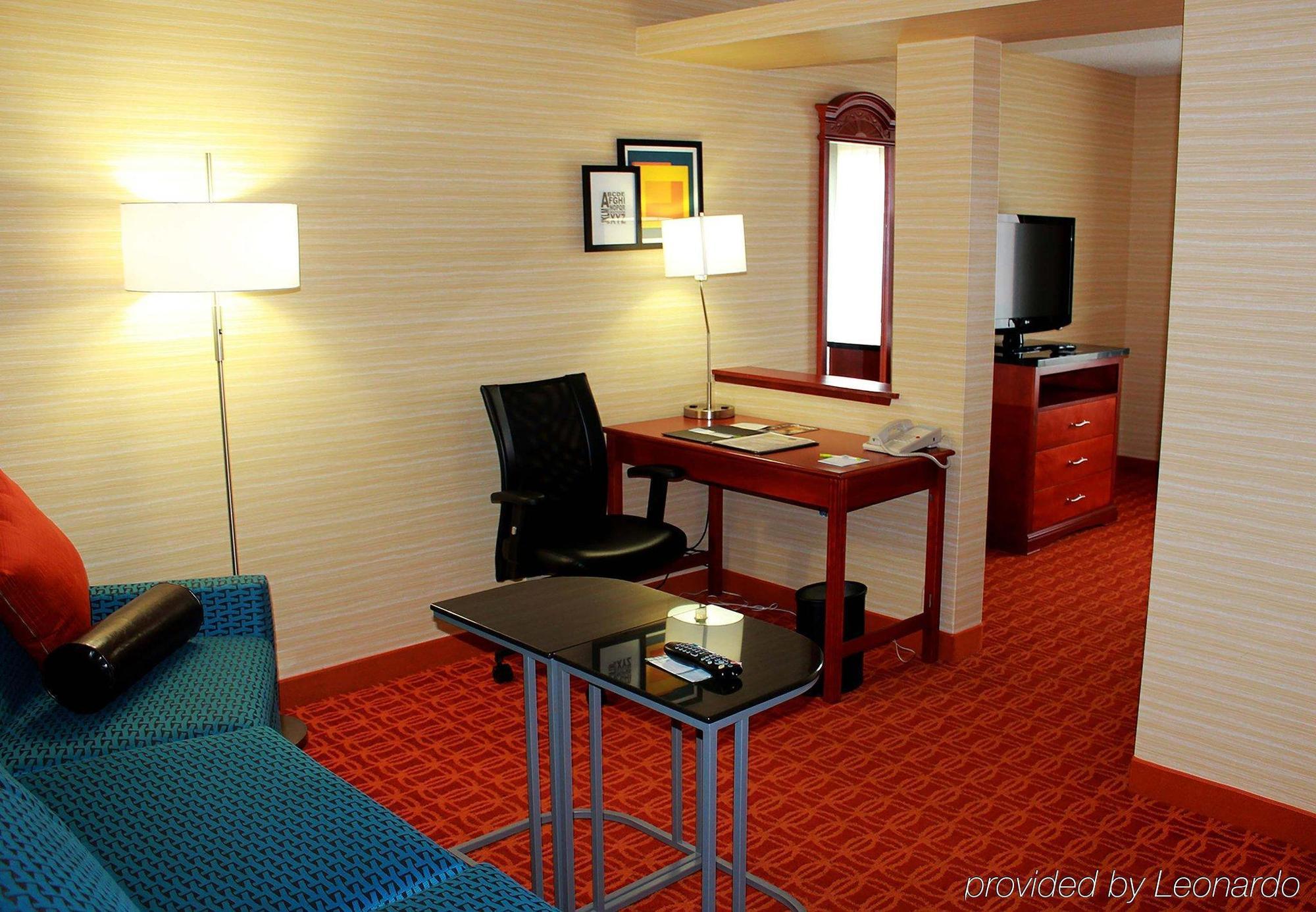 Fairfield Inn & Suites Detroit Фармингтон-Хиллз Экстерьер фото