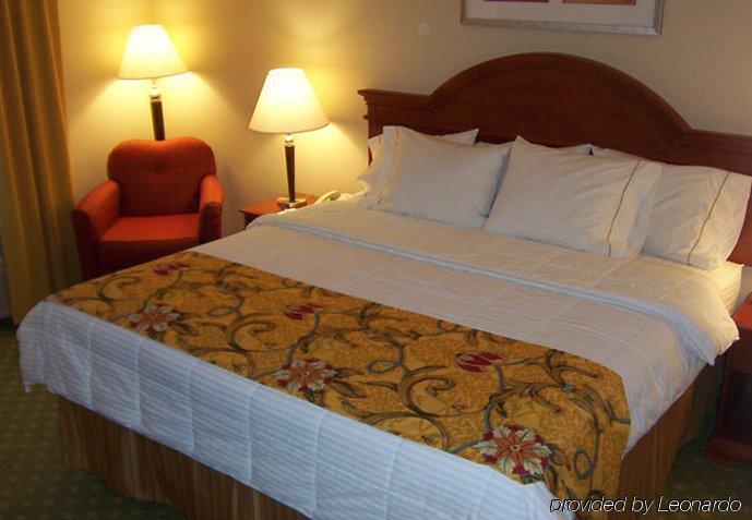 Fairfield Inn & Suites Detroit Фармингтон-Хиллз Экстерьер фото