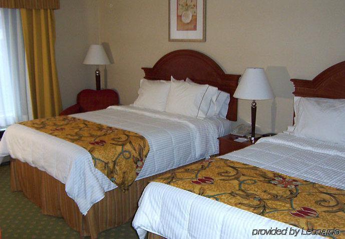 Fairfield Inn & Suites Detroit Фармингтон-Хиллз Номер фото