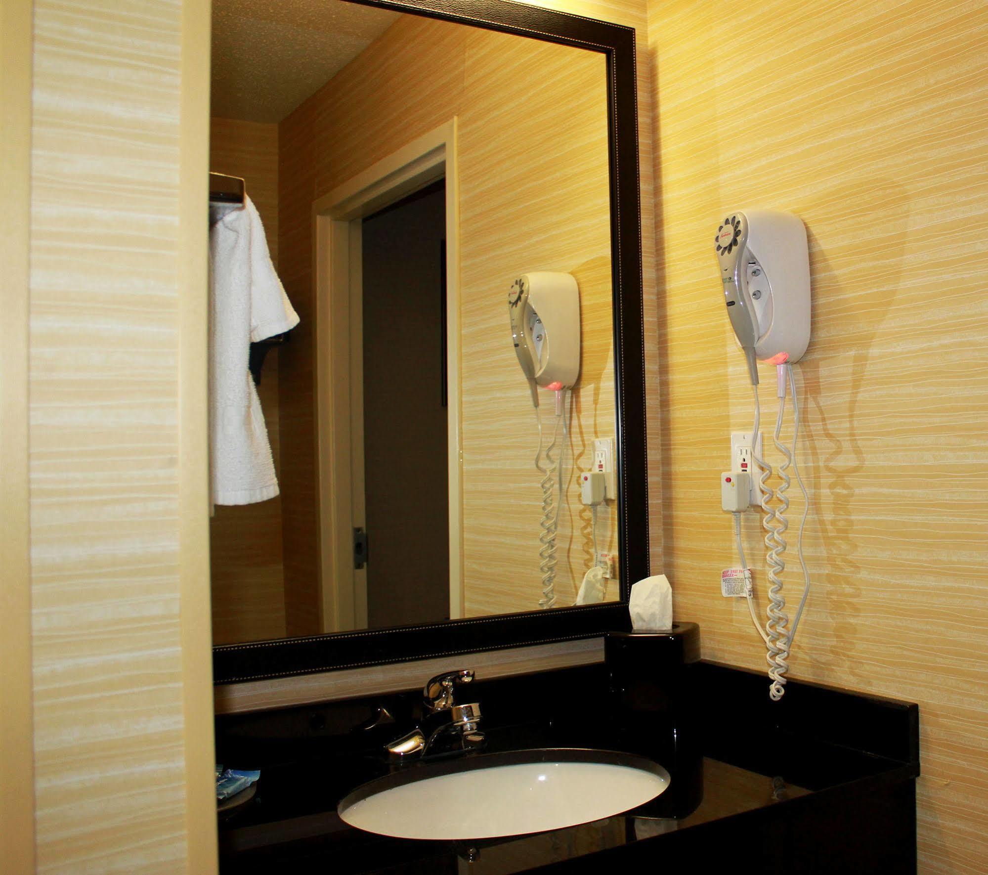 Fairfield Inn & Suites Detroit Фармингтон-Хиллз Экстерьер фото