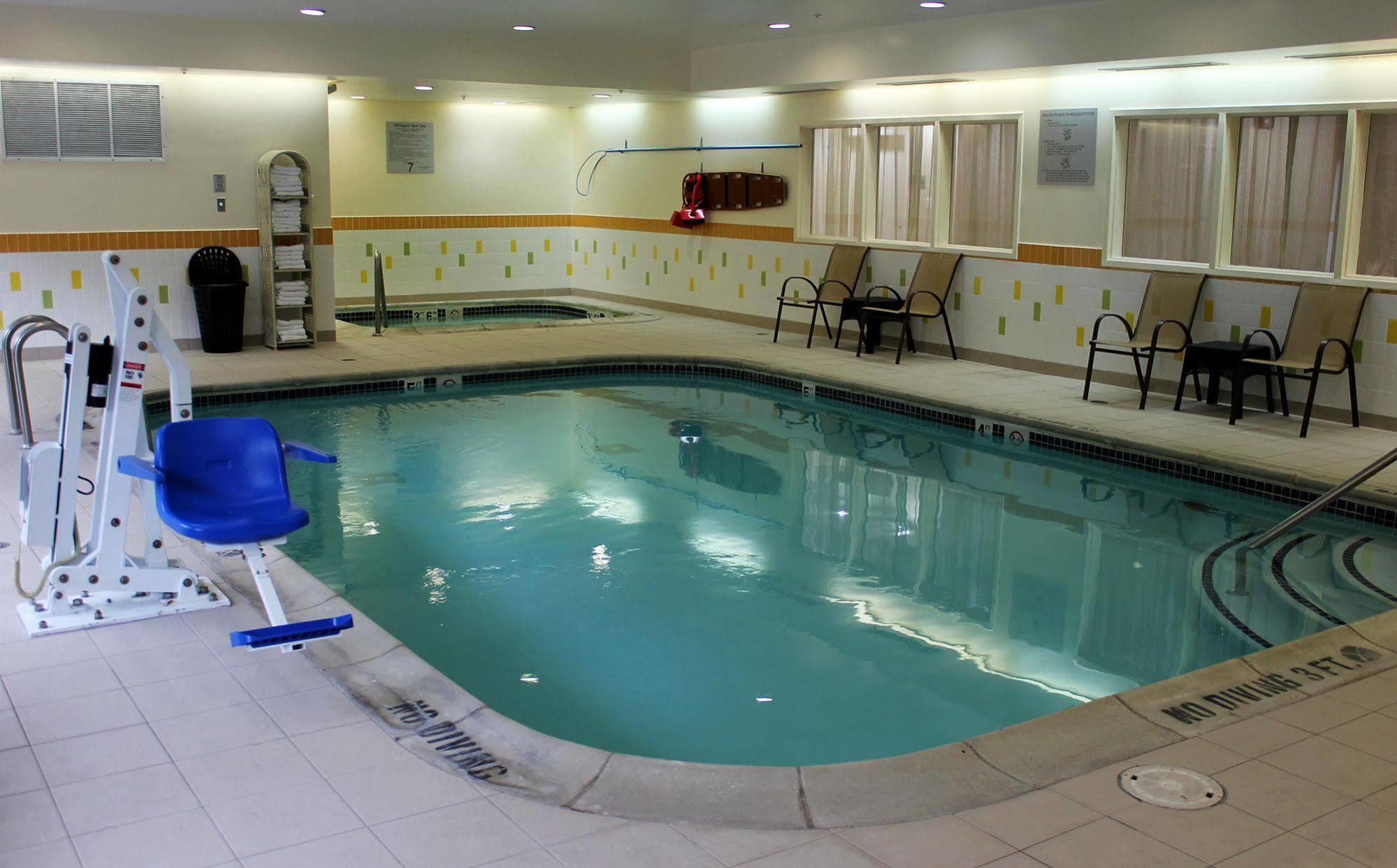 Fairfield Inn & Suites Detroit Фармингтон-Хиллз Экстерьер фото